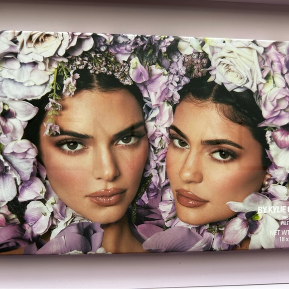 Signed Kendall Collection By Kylie Cosmetics PR set. Signed by Kendall and Kylie - Picture 7 of 9